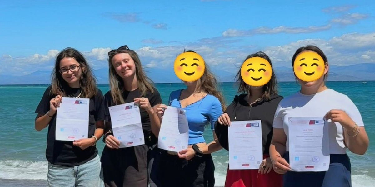 Léa et Margot en volontariat à Xylokastro